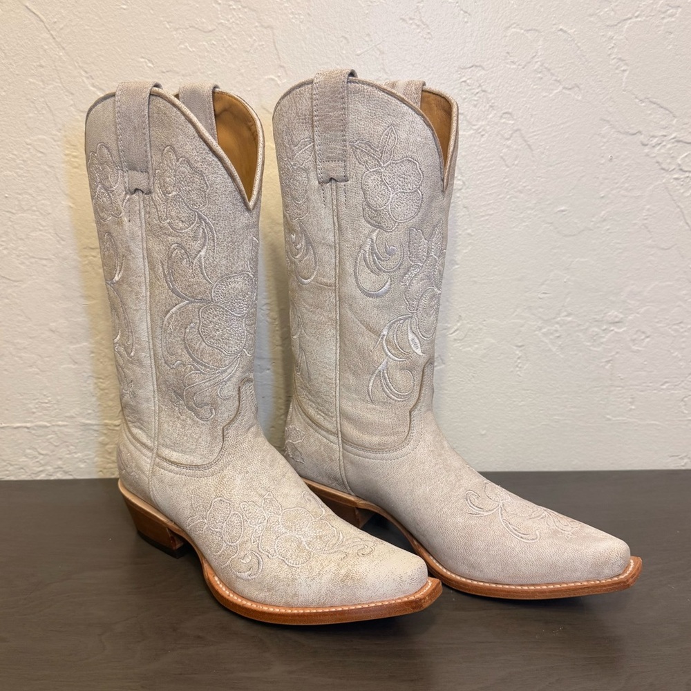 Shyanne Woman Size 7.5 Ivory Lasy Floral Embroidered Western Boot Leather Soles